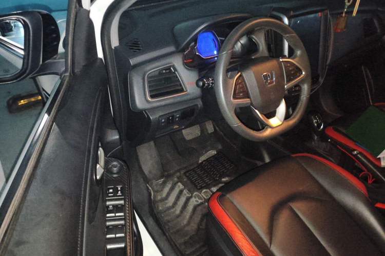 Used Luxgen U5 SUV 2017 1.6L CVT Jazz Edition Driver Seat