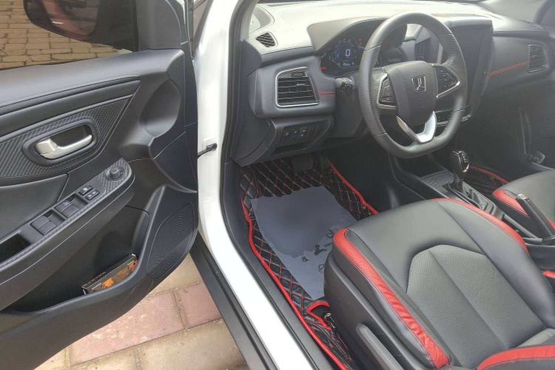 Used Luxgen U5 SUV 2017 1.6L CVT Jazz Edition Driver Seat