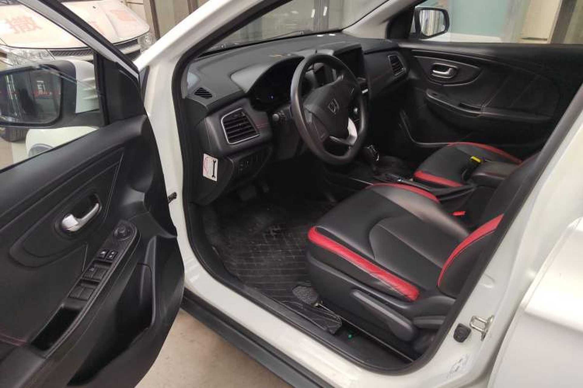 Used Luxgen U5 SUV 2017 1.6L CVT Knight Edition Driver Seat