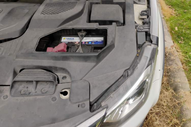 Used Luxgen U5 SUV 2017 1.6L CVT Jazz Edition Engine Bay Left