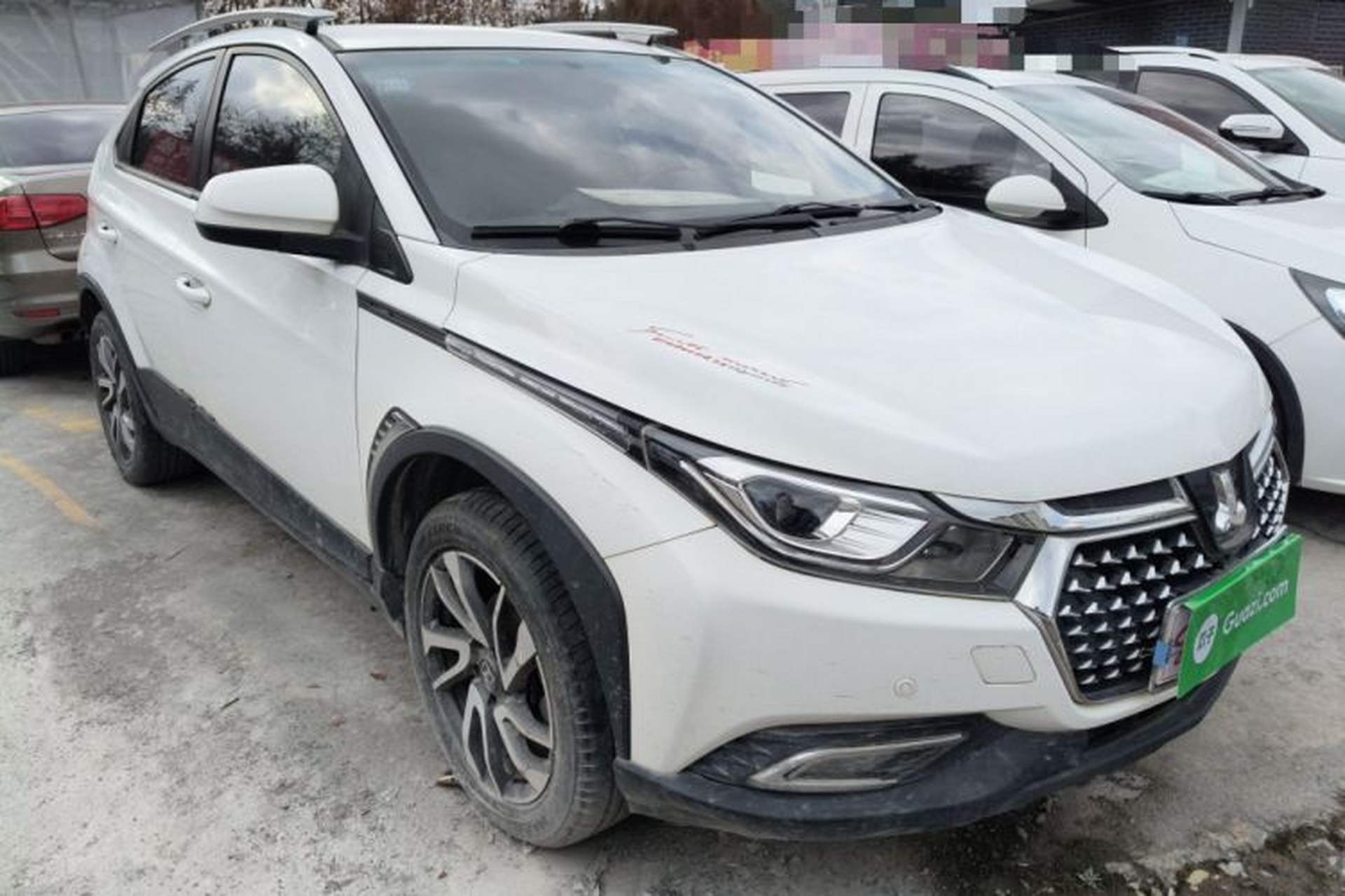 Used Luxgen U5 SUV 2017 1.6L Manual Knight Edition Exterior 2