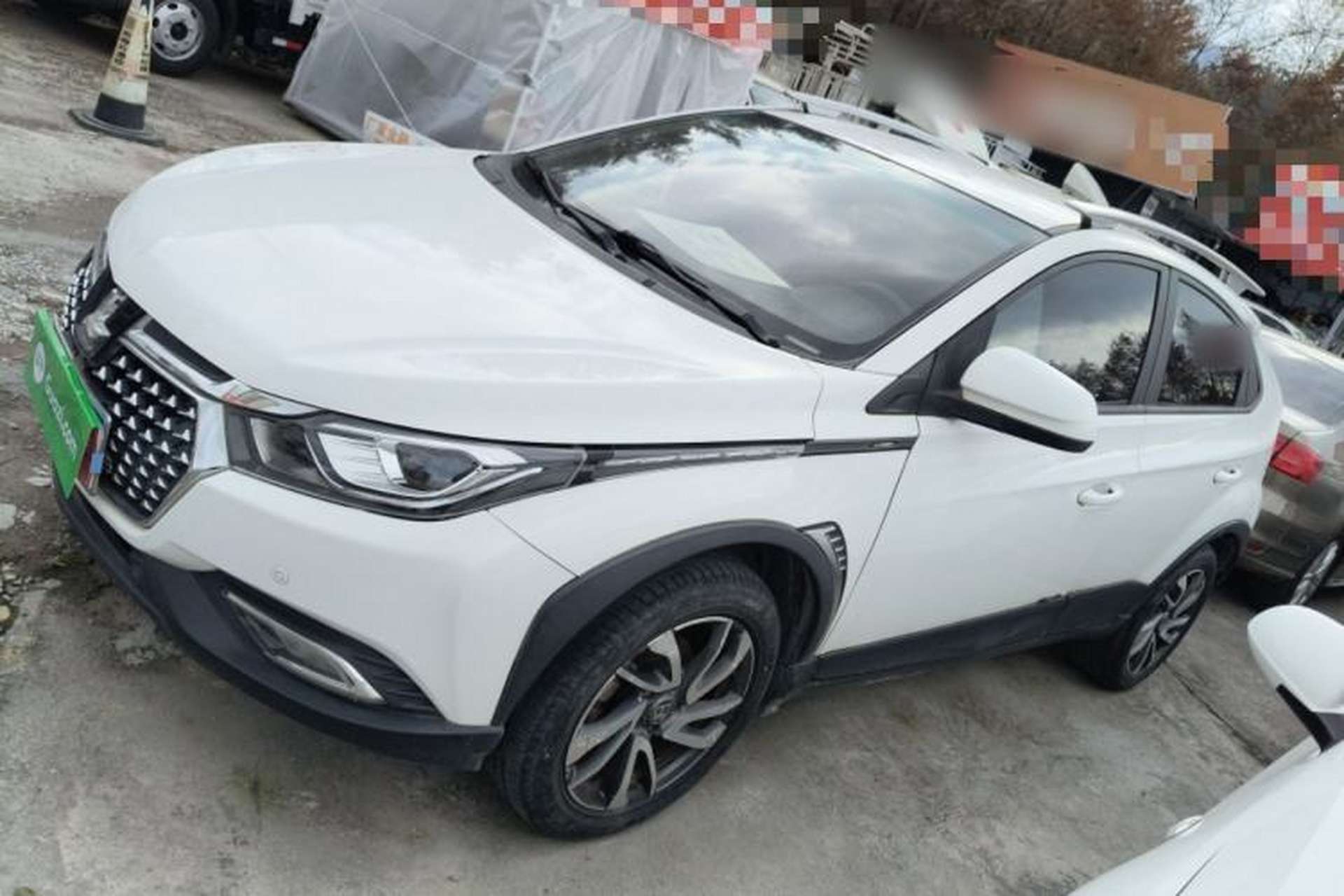 Used Luxgen U5 SUV 2017 1.6L Manual Knight Edition Exterior 3
