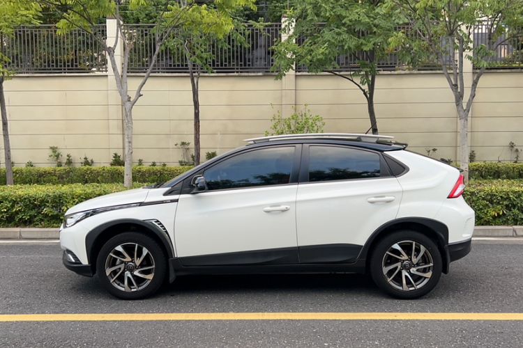 Used Luxgen U5 SUV 2017 1.6L Manual MingShi Edition Exterior 4