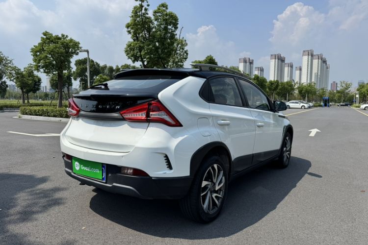 Used Luxgen U5 SUV 2017 1.6L CVT Prestige Edition Exterior 4