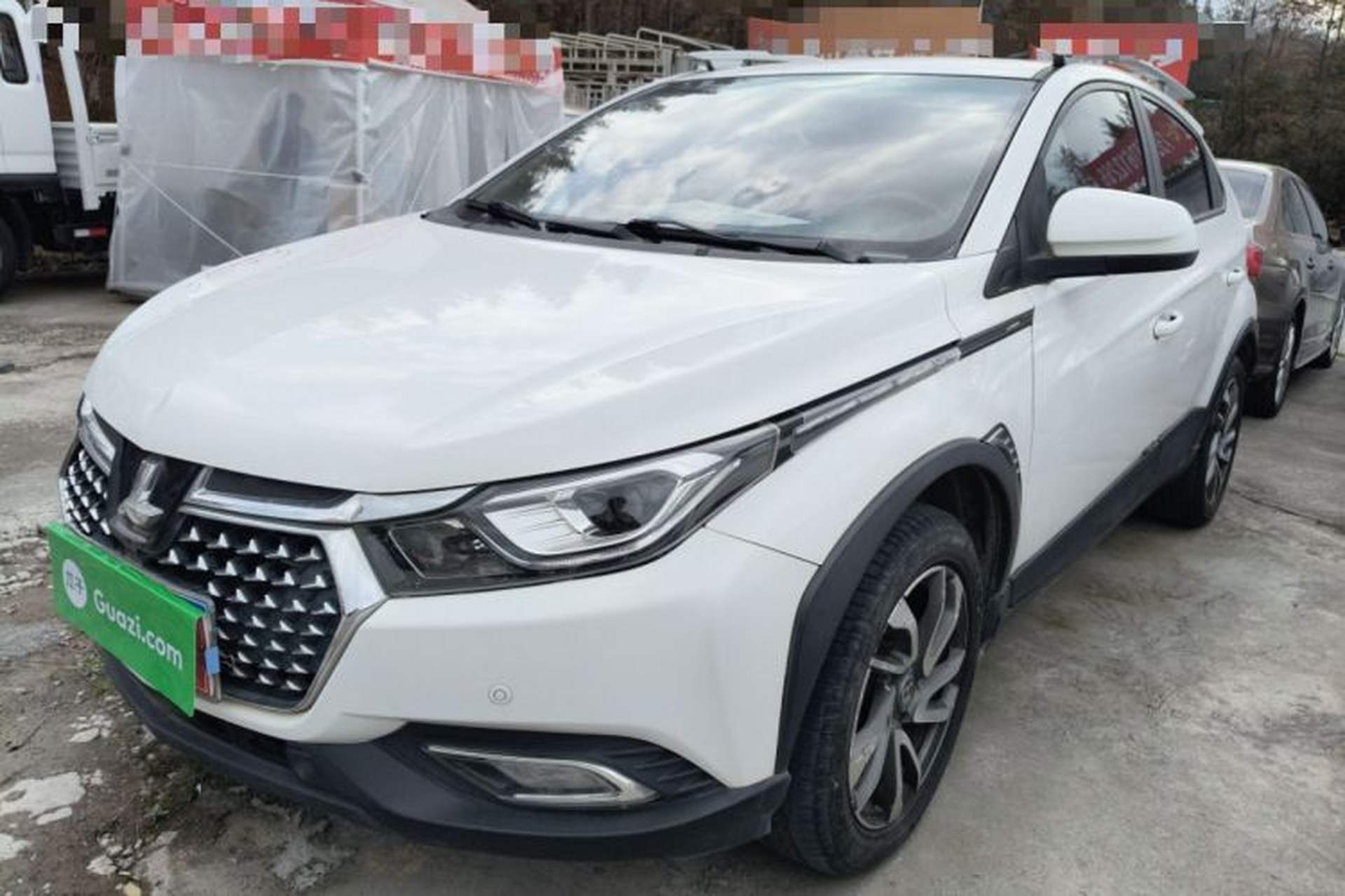 Used Luxgen U5 SUV 2017 1.6L Manual Knight Edition Front Left 45 Deg