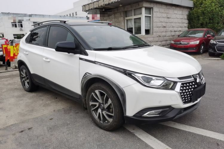Used Luxgen U5 SUV 2017 1.6L CVT Jazz Edition Front Right 45 Deg