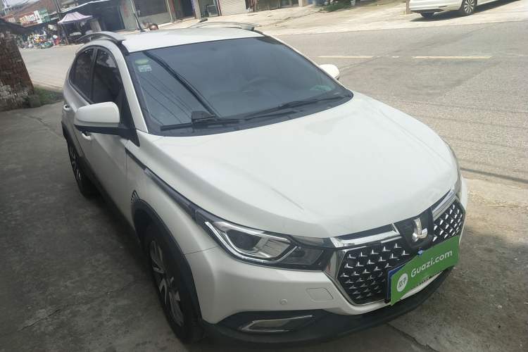 Used Luxgen U5 SUV 2017 1.6L Manual Knight Edition Front Right 45 Deg