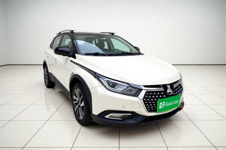 Used Luxgen U5 SUV 2017 1.6L CVT Jazz Edition Front Right 45 Deg