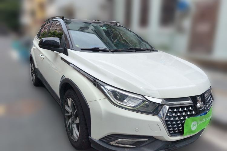 Used Luxgen U5 SUV 2017 1.6L CVT Jazz Edition Front Right 45 Deg