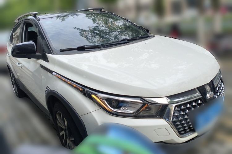 Used Luxgen U5 SUV 2017 1.6L CVT Jazz Edition Front Right 45 Deg