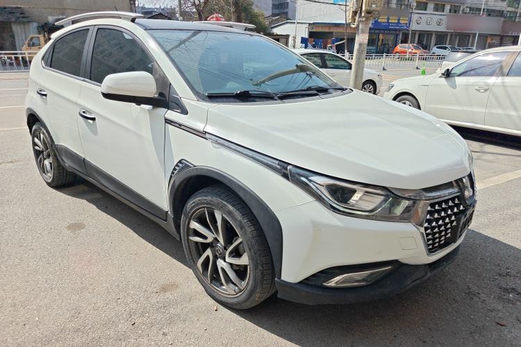 Used Luxgen U5 SUV 2017 1.6L CVT Maxima AR+ Edition Front Right 45 Deg