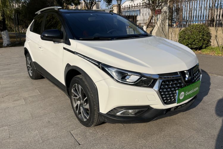 Used Luxgen U5 SUV 2017 1.6L CVT Jazz Edition Front Right 45 Deg