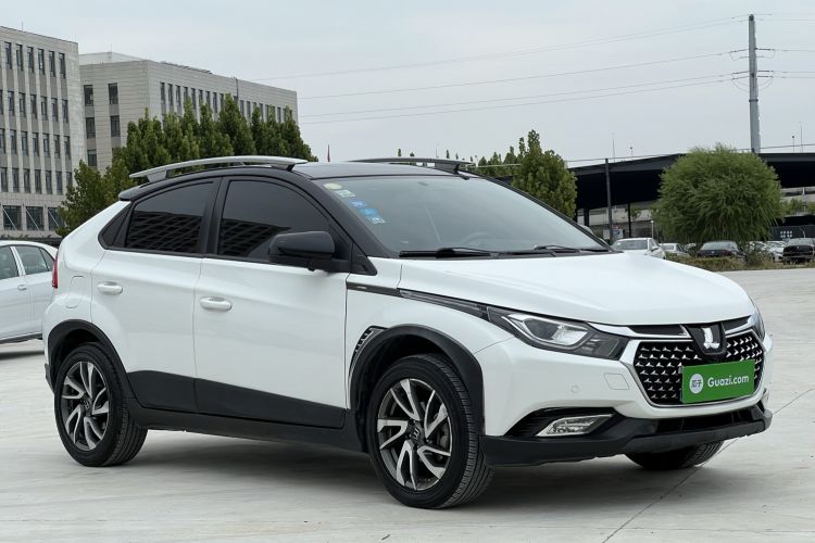 Used Luxgen U5 SUV 2017 1.6L CVT Jazz Edition Front Right 45 Deg