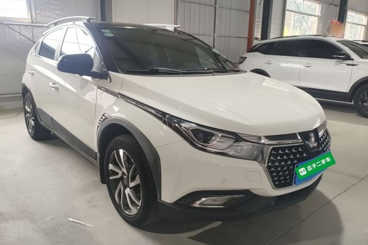 Used Luxgen U5 SUV 2017 1.6L CVT Flagship Edition Front Right 45 Deg