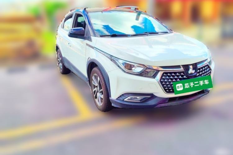 Used Luxgen U5 SUV 2017 1.6L CVT Prestige Edition Front Right 45 Deg