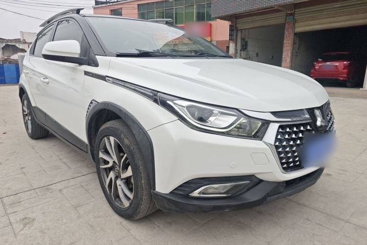 Used Luxgen U5 SUV 2017 1.6L CVT Prestige Edition Front Right 45 Deg