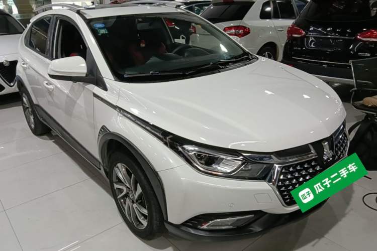 Used Luxgen U5 SUV 2017 1.6L CVT Flagship Edition Front Right 45 Deg