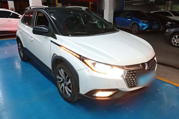 Used Luxgen U5 SUV 2017 1.6L CVT Knight Edition Front Right 45 Deg