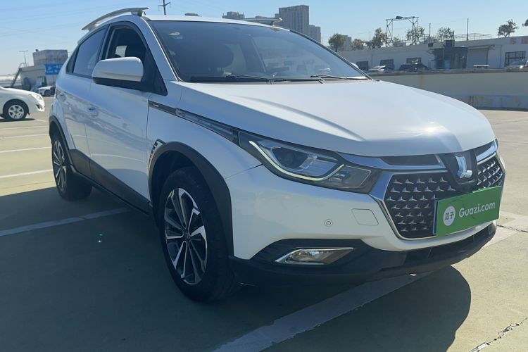 Used Luxgen U5 SUV 2017 1.6L CVT Knight Edition Front Right 45 Deg