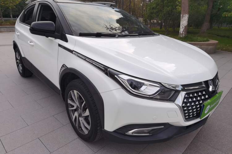 Used Luxgen U5 SUV 2017 1.6L CVT Maxima AR+ Edition Front Right 45 Deg