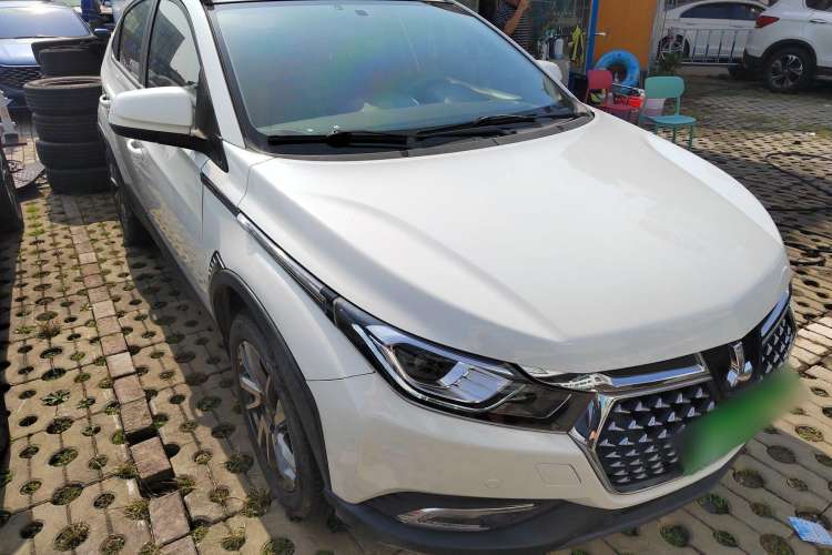 Used Luxgen U5 SUV 2017 1.6L CVT Knight Edition Front Right 45 Deg