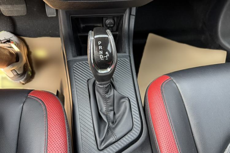 Used Luxgen U5 SUV 2017 1.6L CVT Prestige Edition Gear Lever