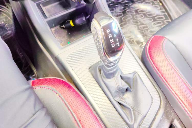 Used Luxgen U5 SUV 2017 1.6L CVT Prestige Edition Gear Lever