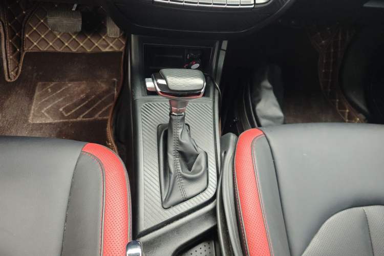 Used Luxgen U5 SUV 2017 1.6L CVT Prestige Edition Gear Lever