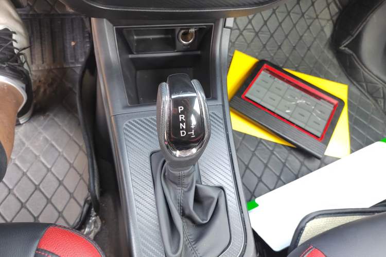 Used Luxgen U5 SUV 2017 1.6L CVT Knight Edition Gear Lever