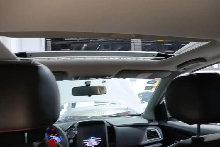 Used Luxgen U5 SUV 2017 1.6L CVT Flagship Edition Headliner
