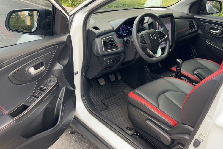 Used Luxgen U5 SUV 2017 1.6L Manual MingShi Edition Interior 3