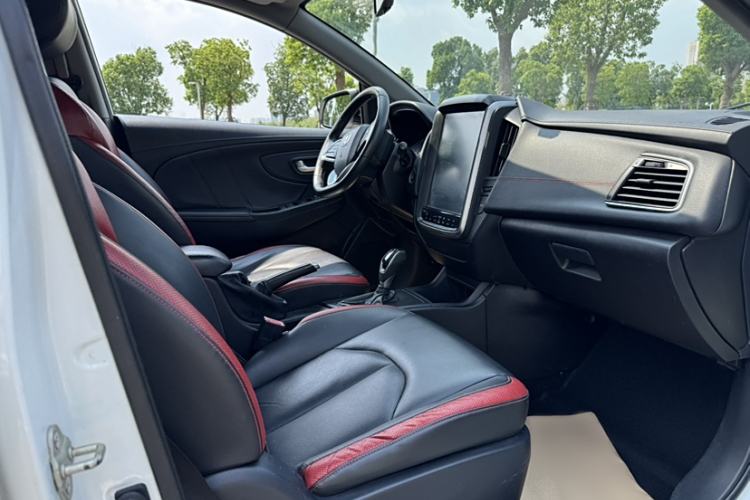 Used Luxgen U5 SUV 2017 1.6L CVT Prestige Edition Interior 3