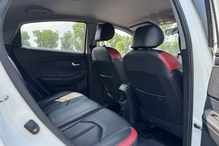Used Luxgen U5 SUV 2017 1.6L CVT Prestige Edition Interior 5