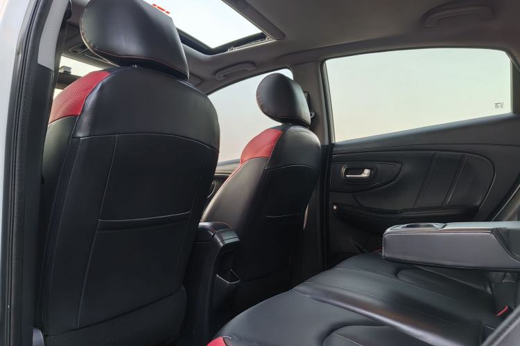Used Luxgen U5 SUV 2017 1.6L CVT Jazz Edition Interior 7