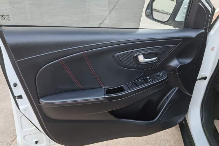 Used Luxgen U5 SUV 2017 1.6L CVT Jazz Edition Interior 9