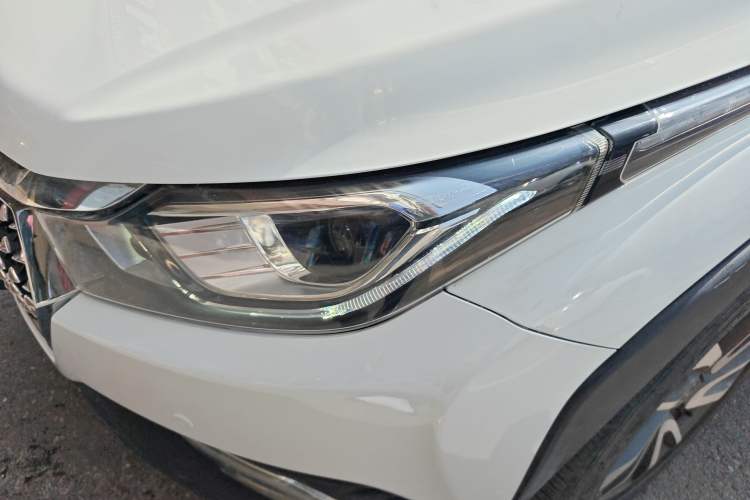 Used Luxgen U5 SUV 2017 1.6L CVT Maxima AR+ Edition Left Front Headlight