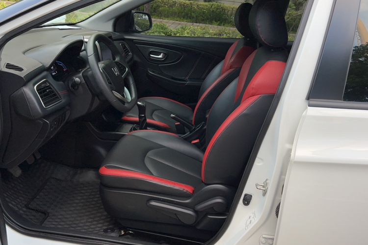 Used Luxgen U5 SUV 2017 1.6L Manual MingShi Edition Left Front Seat