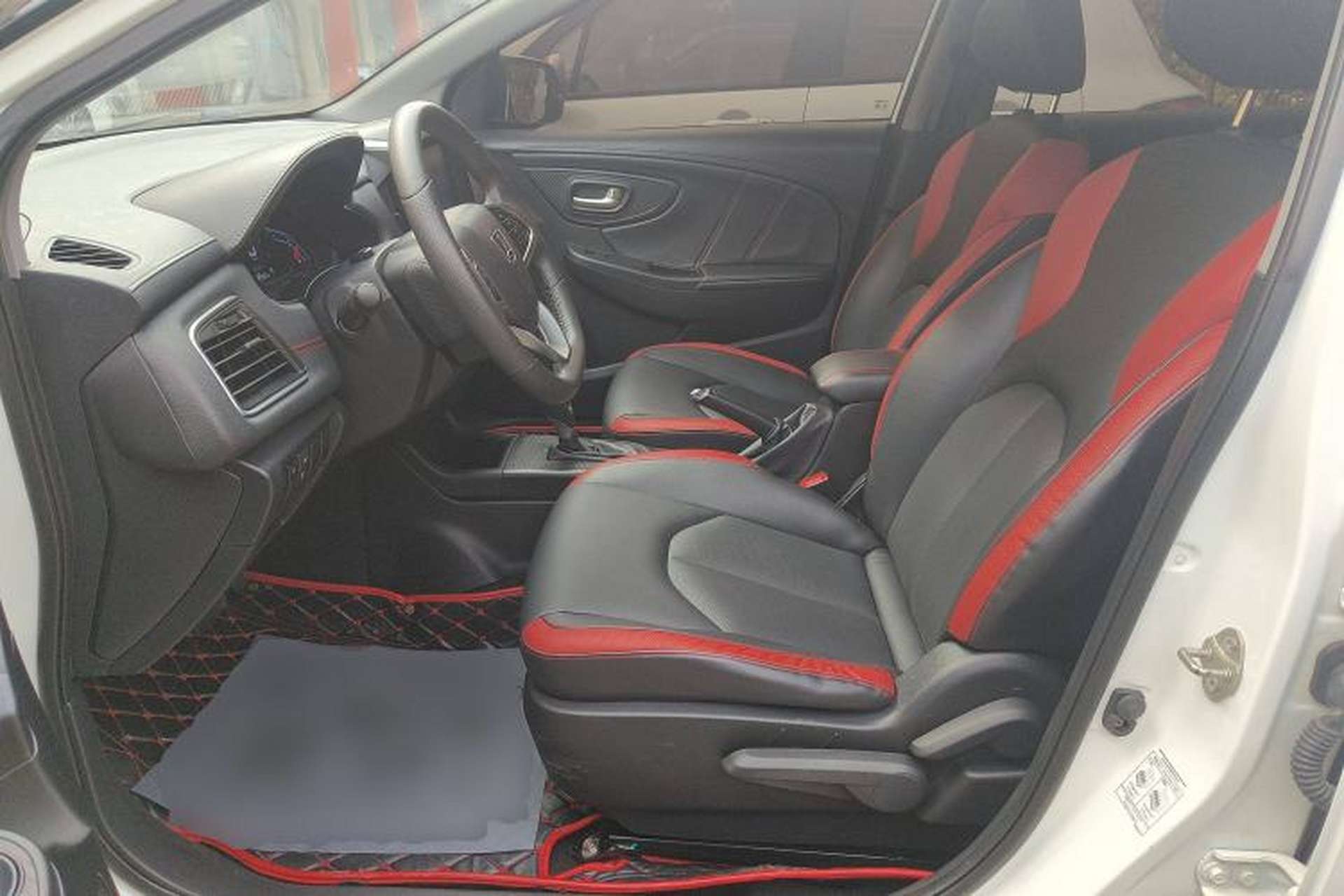 Used Luxgen U5 SUV 2017 1.6L CVT Jazz Edition Left Front Seat