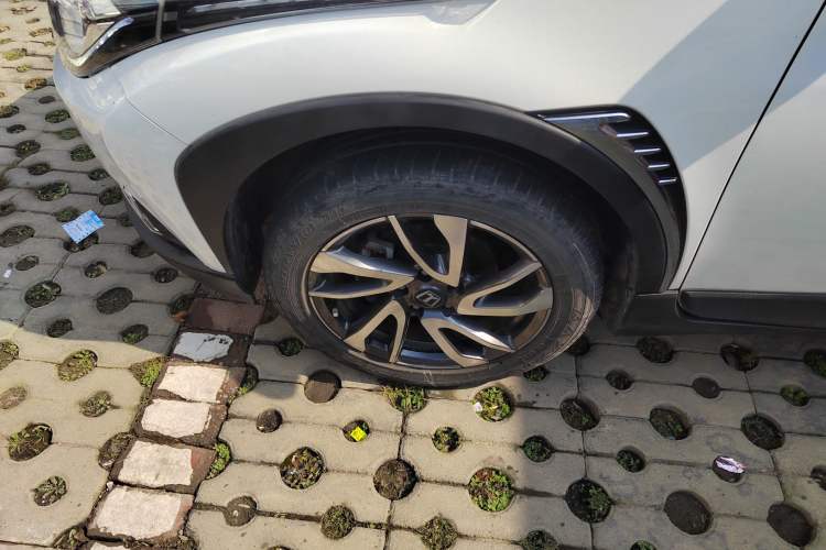 Used Luxgen U5 SUV 2017 1.6L CVT Knight Edition Left Front Wheel Hub