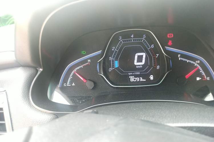 Used Luxgen U5 SUV 2017 1.6L Manual Knight Edition Odometer Close Up