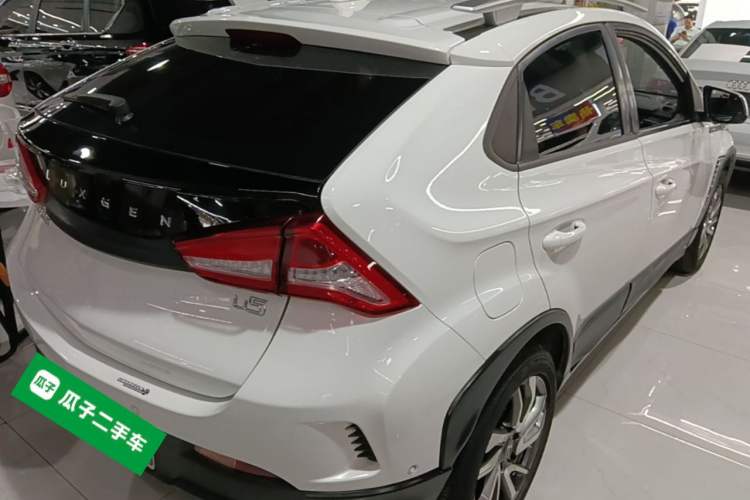 Used Luxgen U5 SUV 2017 1.6L CVT Flagship Edition Rear Right 45 Deg