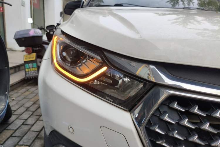 Used Luxgen U5 SUV 2017 1.6L CVT Jazz Edition Right Front Headlight
