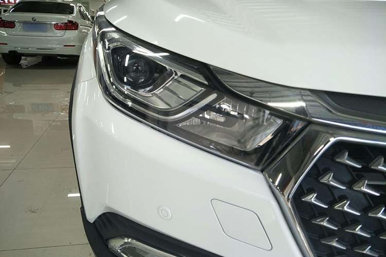 Used Luxgen U5 SUV 2017 1.6L CVT Maxima AR+ Edition Right Front Headlight