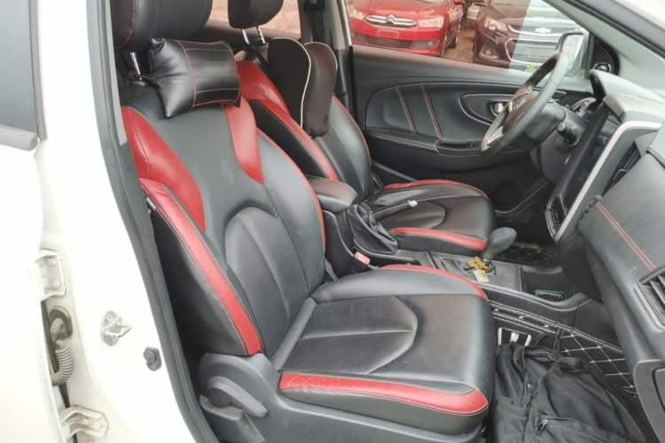 Used Luxgen U5 SUV 2017 1.6L CVT Jazz Edition Right Front Seat