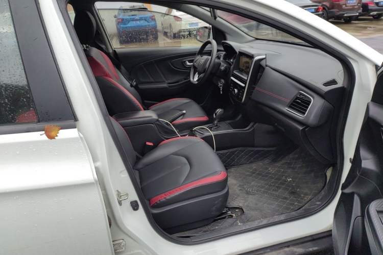 Used Luxgen U5 SUV 2017 1.6L CVT Knight Edition Right Front Seat