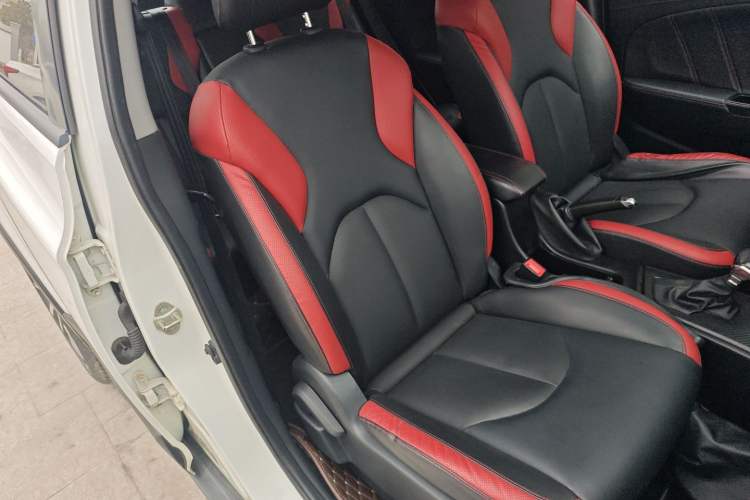 Used Luxgen U5 SUV 2017 1.6L CVT Prestige Edition Right Front Seat