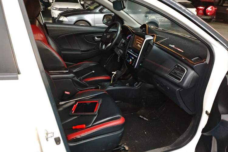 Used Luxgen U5 SUV 2017 1.6L CVT Knight Edition Right Front Seat