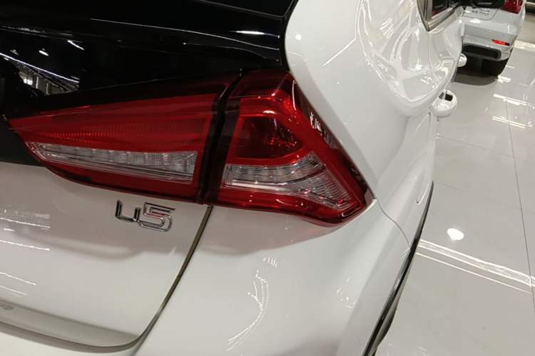 Used Luxgen U5 SUV 2017 1.6L CVT Flagship Edition Right Rear Taillight