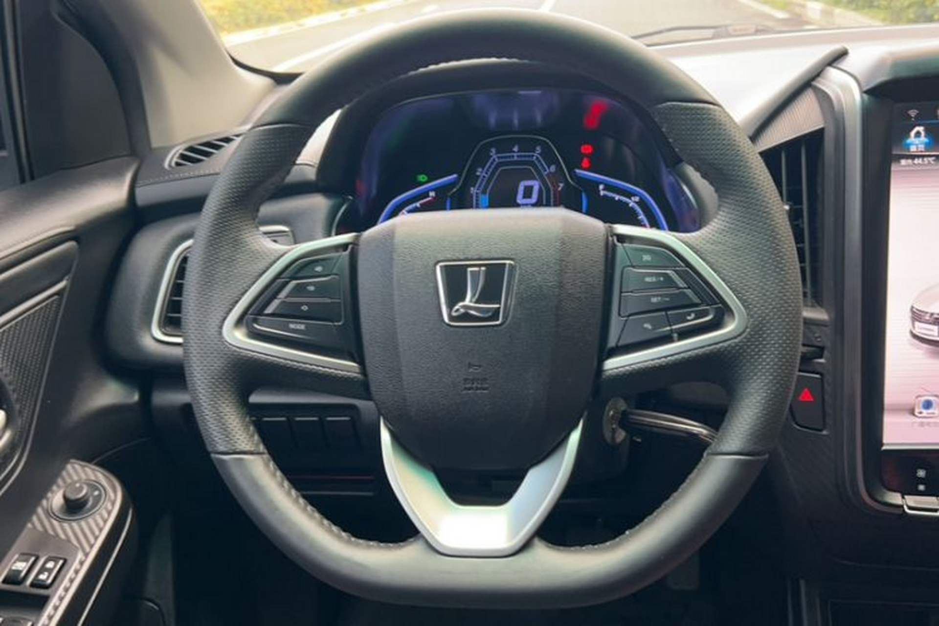 Used Luxgen U5 SUV 2017 1.6L Manual MingShi Edition Steering Wheel