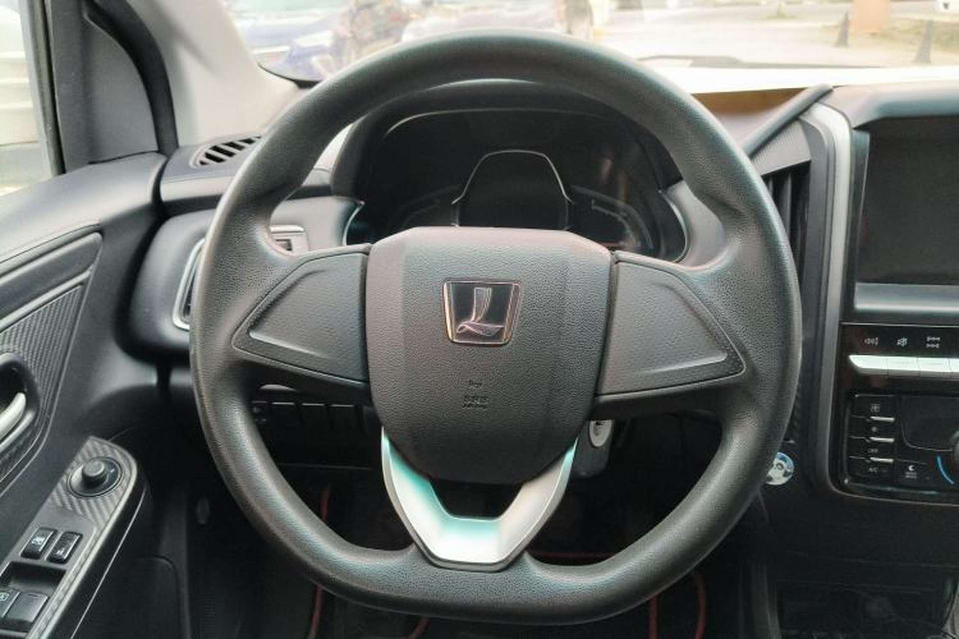 Used Luxgen U5 SUV 2017 1.6L Manual Knight Edition Steering Wheel